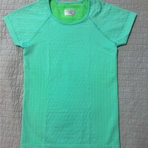 Athleta Mint Green Short Sleeve Work Out Tee. XS